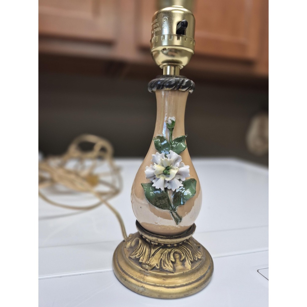 Vintage 1971 CML Ceramic Floral‎ Accent Lamp Gold Metal Base Hollywood Regency